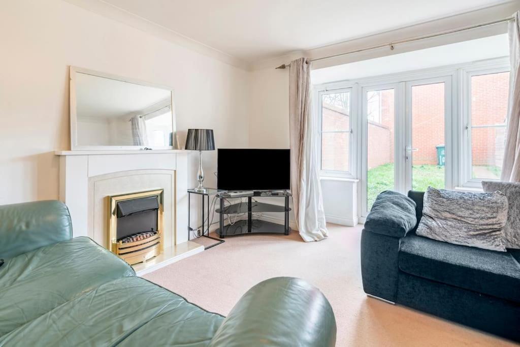 Apartment Cosy And Spacious Double Bedrooms Close To