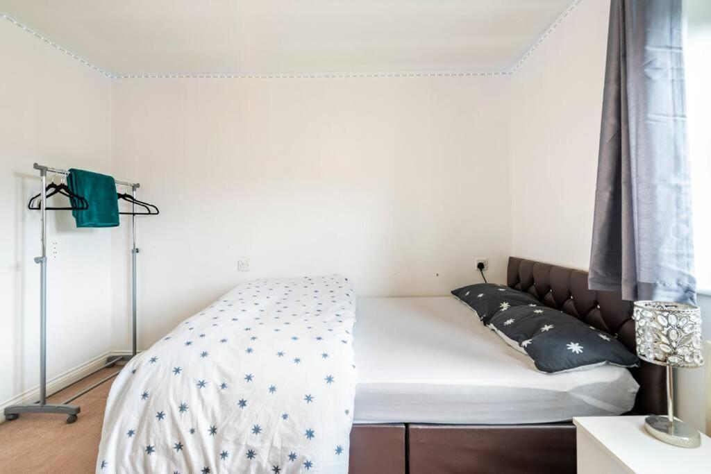 Apartment Cosy And Spacious Double Bedrooms Close To Coventry