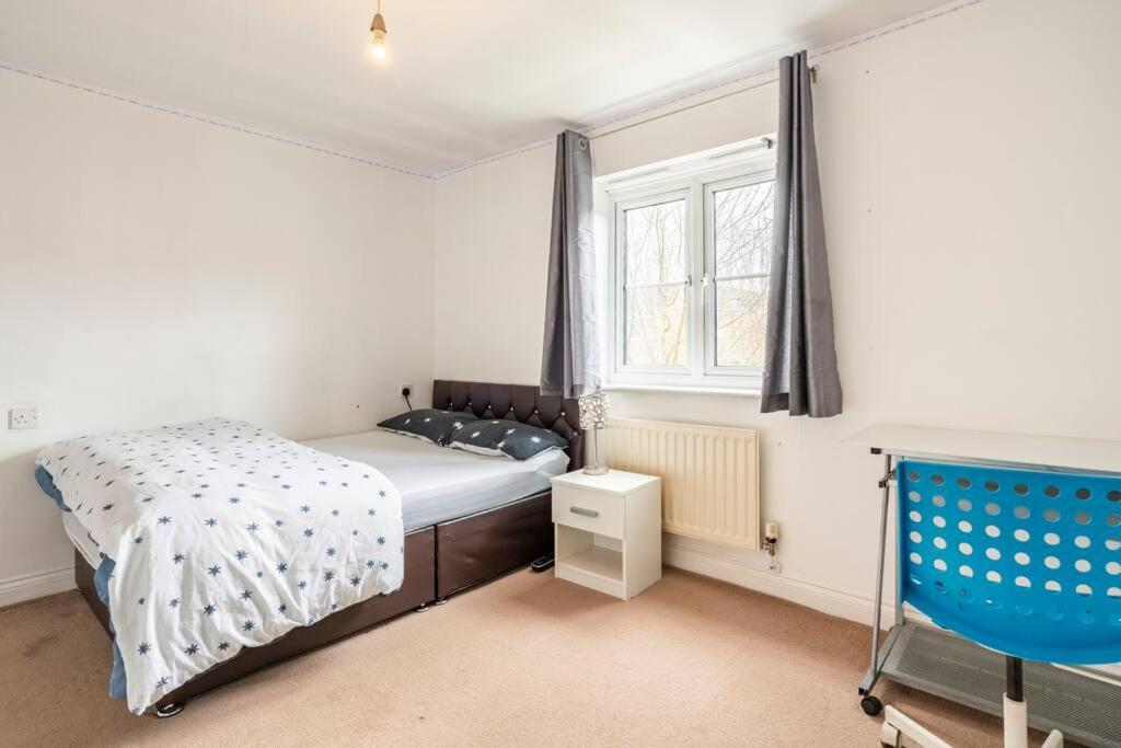 Cosy And Spacious Double Bedrooms Close To